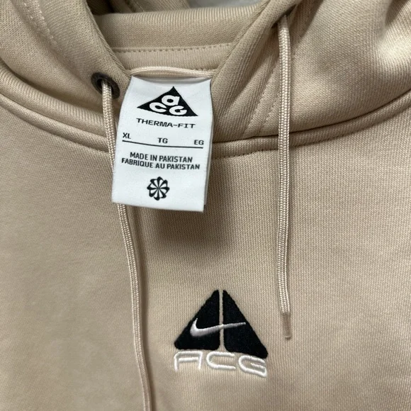 Nike women’s hoodie - Picture 3 of 3